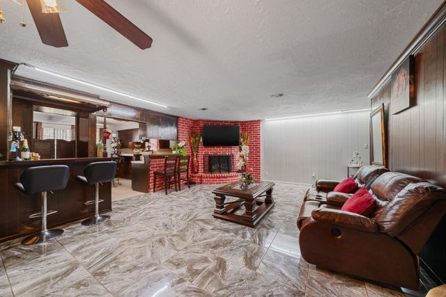 1102 Glouchester Lane, Houston, TX 77073