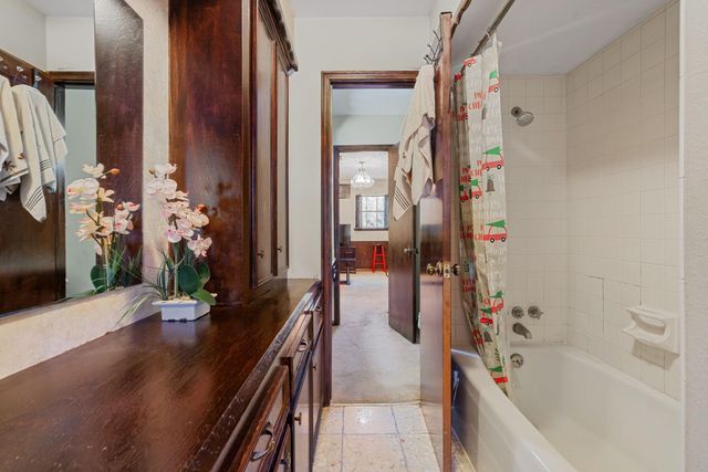 1102 Glouchester Lane, Houston, TX 77073