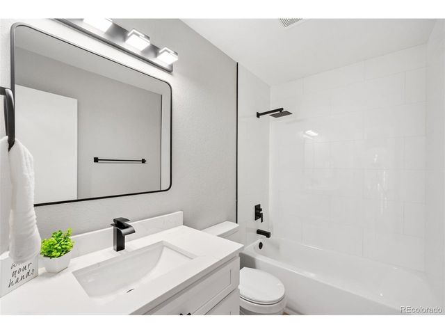 9809 Rosewalk Dr, Highlands Ranch, CO 80129