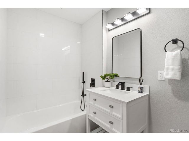 9809 Rosewalk Dr, Highlands Ranch, CO 80129