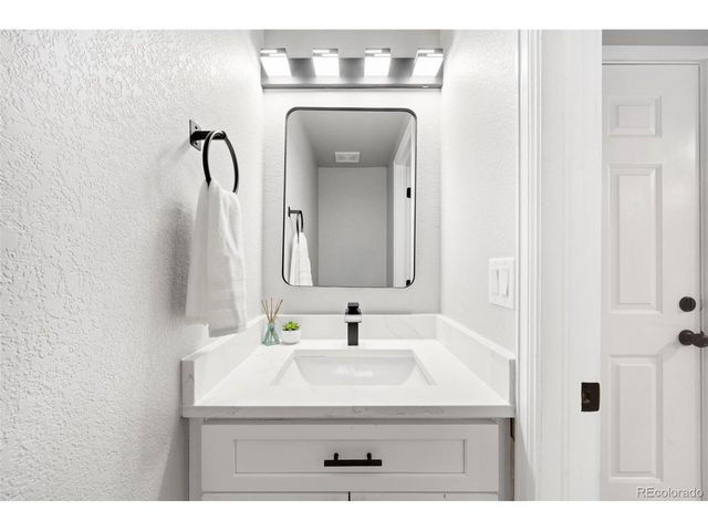 9809 Rosewalk Dr, Highlands Ranch, CO 80129