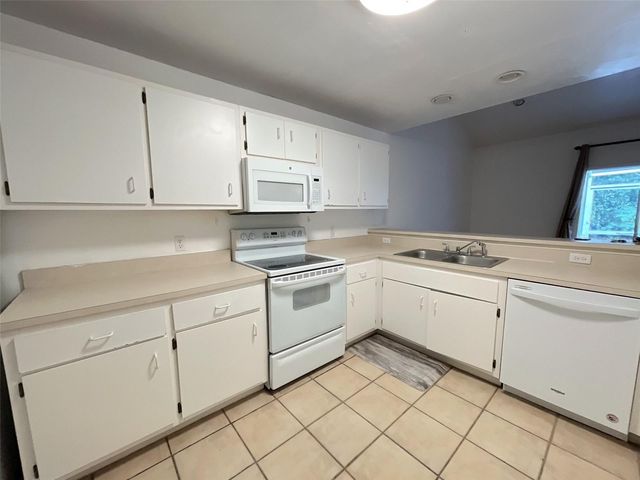 4700 SW ARCHER ROAD D30, Gainesville, FL 32608