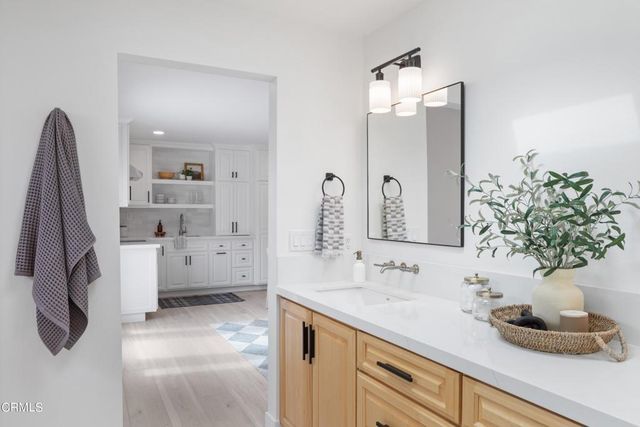 280 E Loop Drive B, Camarillo, CA 93010