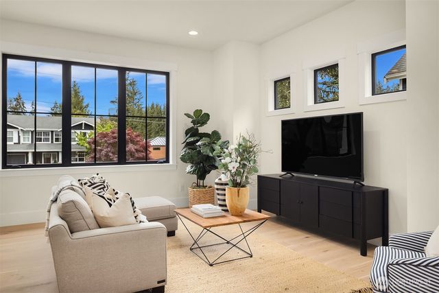 10415 SE 13th Street, Bellevue, WA 98004