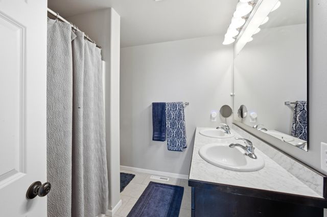 1307 30th Avenue W, West Fargo, ND 58078