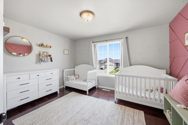1307 30th Avenue W, West Fargo, ND 58078