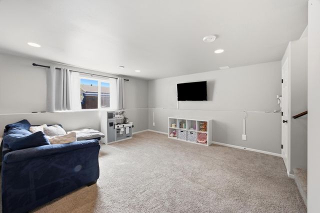 1307 30th Avenue W, West Fargo, ND 58078