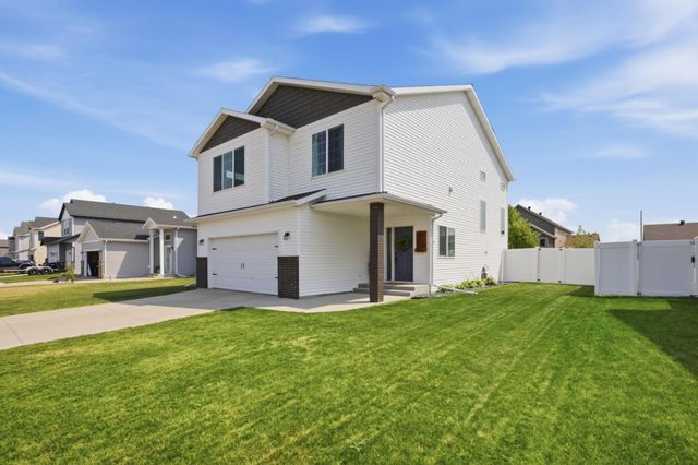 1307 30th Avenue W, West Fargo, ND 58078