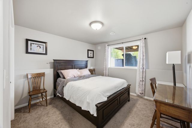 1307 30th Avenue W, West Fargo, ND 58078