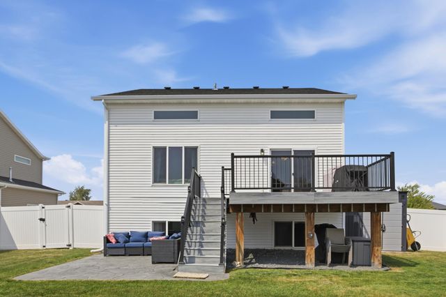 1307 30th Avenue W, West Fargo, ND 58078