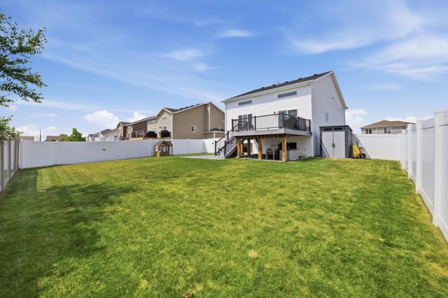 1307 30th Avenue W, West Fargo, ND 58078