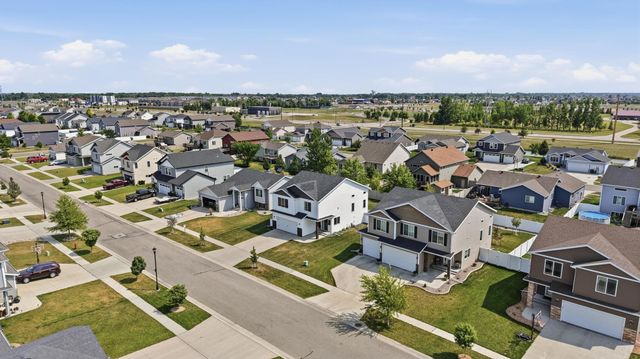 1307 30th Avenue W, West Fargo, ND 58078