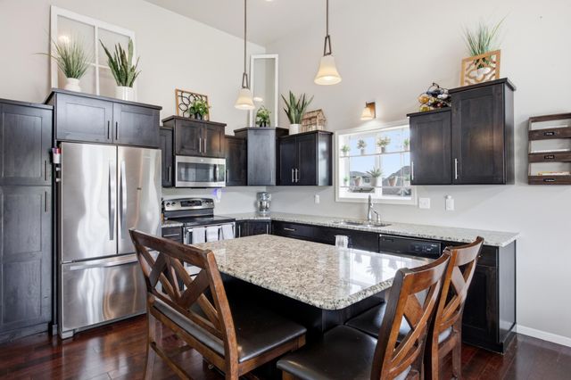 1307 30th Avenue W, West Fargo, ND 58078
