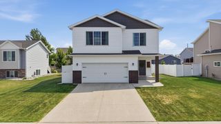 1307 30th Avenue W, West Fargo, ND 58078