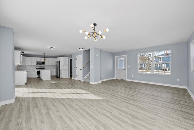 106 W Thompson Street, Harvard, IL 60033