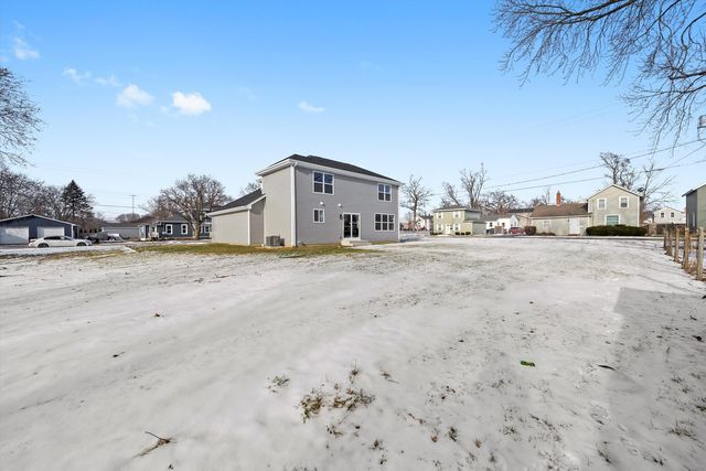 106 W Thompson Street, Harvard, IL 60033