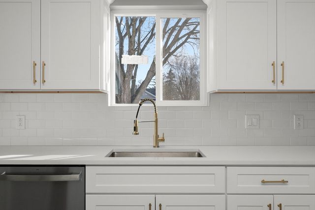 106 W Thompson Street, Harvard, IL 60033