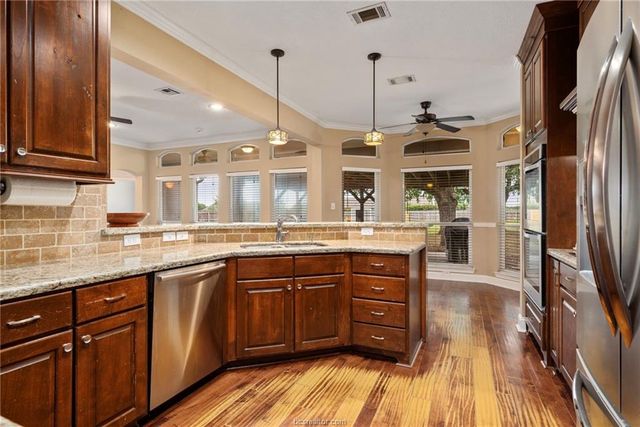 4421 Ledgestone Trail, College Station, TX 77845