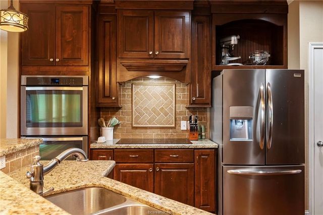 4421 Ledgestone Trail, College Station, TX 77845