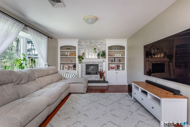 16 Hall Lane, New Milford, CT 06755