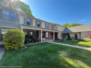 31621 Green Meadow Lane, Warren, MI 48093