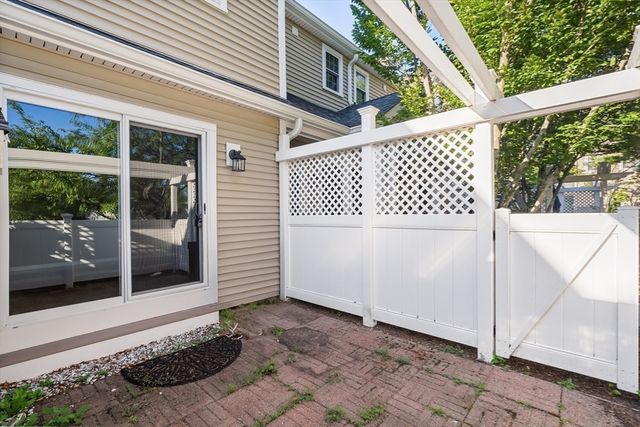 290 Allerton Commons Ln 290, Braintree, MA 02184