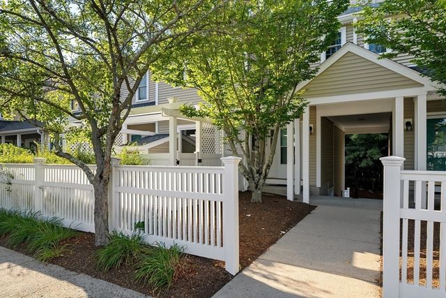 290 Allerton Commons Ln 290, Braintree, MA 02184