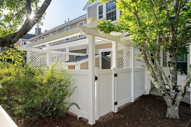290 Allerton Commons Ln 290, Braintree, MA 02184
