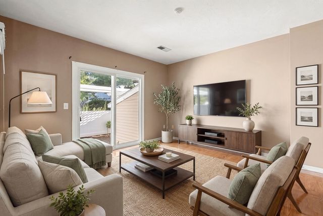 290 Allerton Commons Ln 290, Braintree, MA 02184