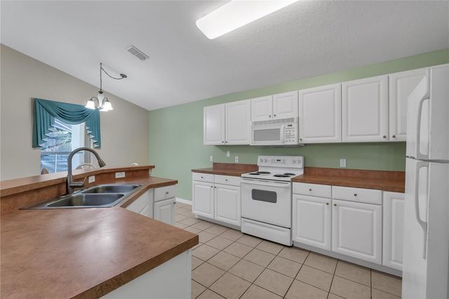 4700 CUMBRIAN LAKES DRIVE, Kissimmee, FL 34746