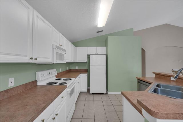 4700 CUMBRIAN LAKES DRIVE, Kissimmee, FL 34746