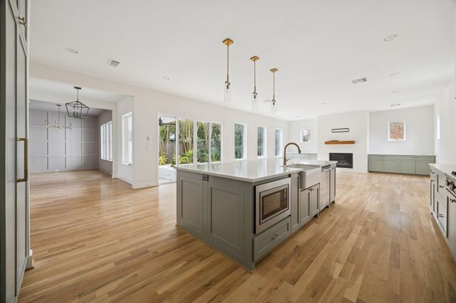 4219 Alba Road, Houston, TX 77018