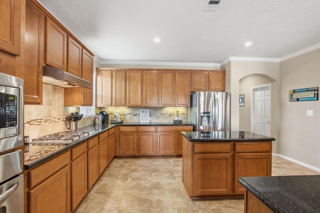 10458 Waterstone Estates Court, Tomball, TX 77375