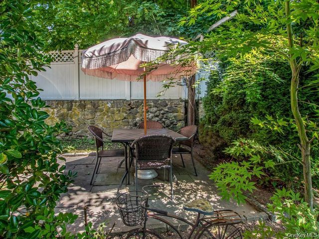 4 Depew Street, Pleasantville, NY 10570