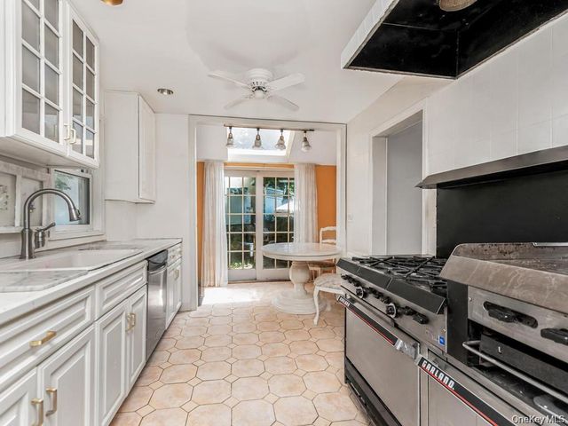 4 Depew Street, Pleasantville, NY 10570