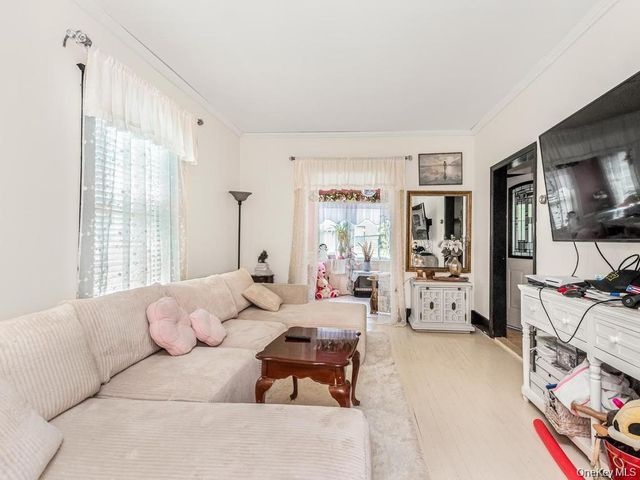 4 Depew Street, Pleasantville, NY 10570