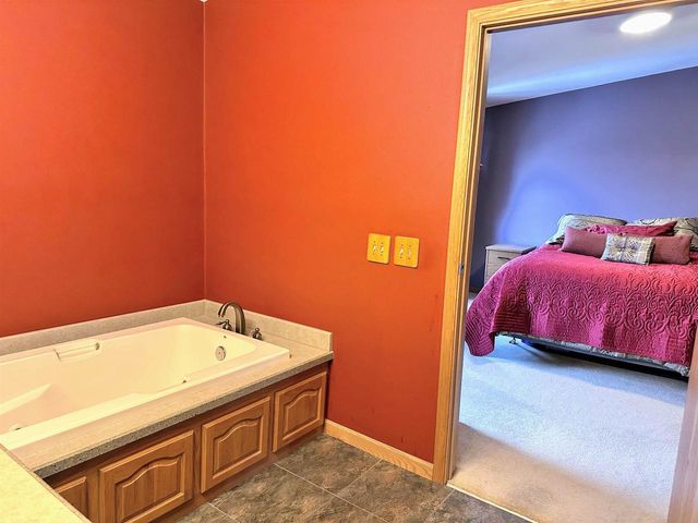 368 Highpointe Loop, Mcgregor, IA 52157