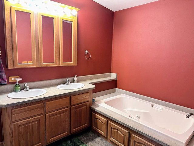 368 Highpointe Loop, Mcgregor, IA 52157