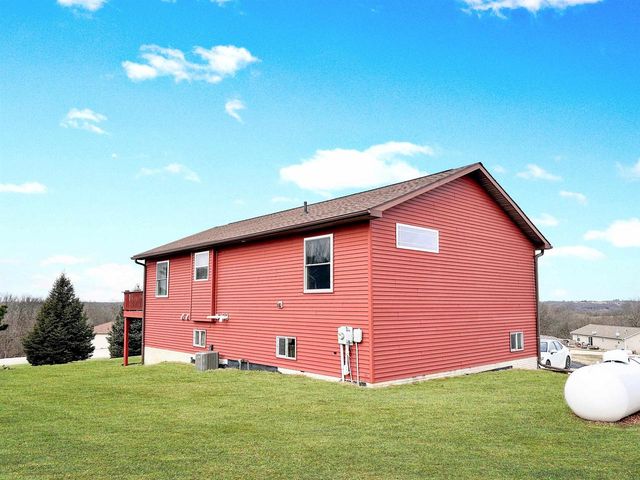 368 Highpointe Loop, Mcgregor, IA 52157