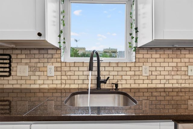 2716 Bagby Street, Houston, TX 77006