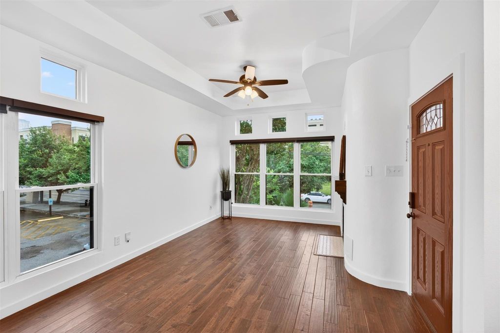 2716 Bagby Street, Houston, TX 77006