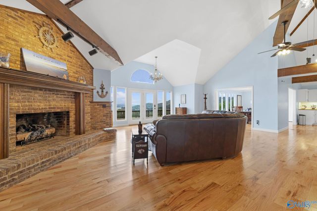 3018 Woodvue Road, Guntersville, AL 35976