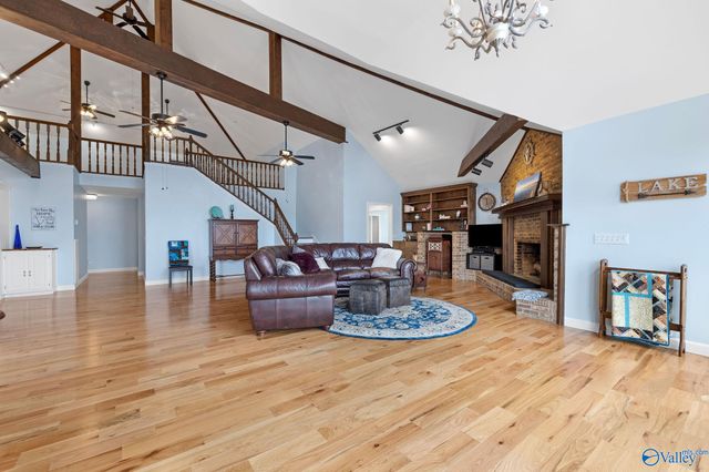 3018 Woodvue Road, Guntersville, AL 35976