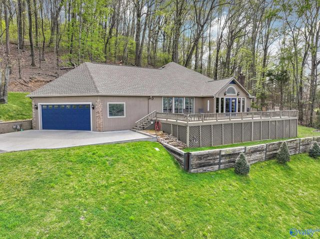 3018 Woodvue Road, Guntersville, AL 35976