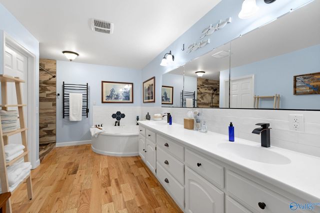 3018 Woodvue Road, Guntersville, AL 35976