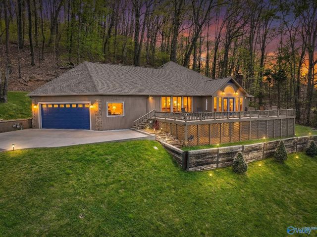 3018 Woodvue Road, Guntersville, AL 35976