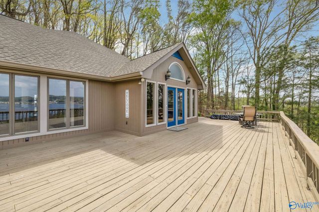3018 Woodvue Road, Guntersville, AL 35976