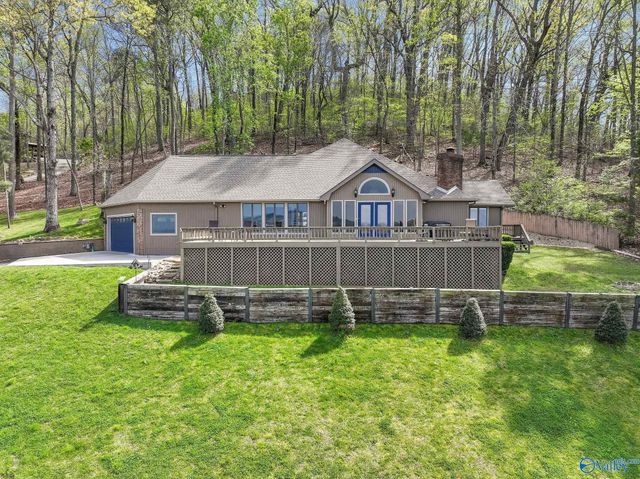 3018 Woodvue Road, Guntersville, AL 35976
