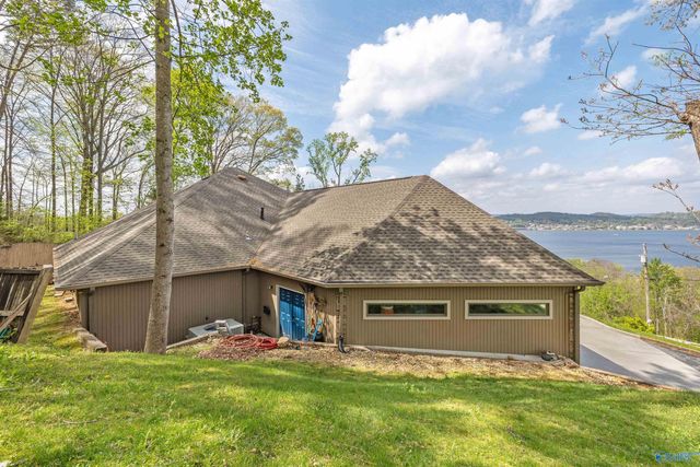 3018 Woodvue Road, Guntersville, AL 35976