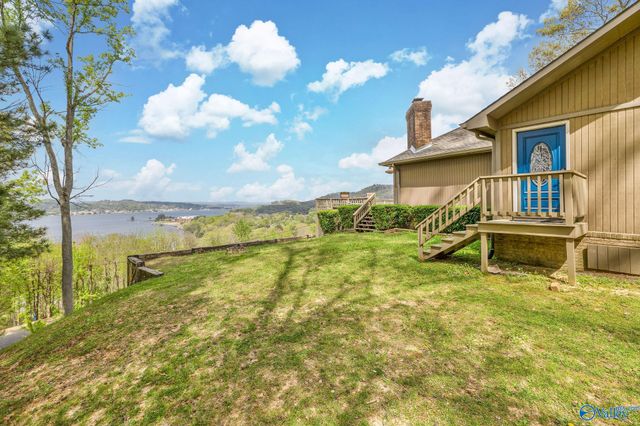 3018 Woodvue Road, Guntersville, AL 35976